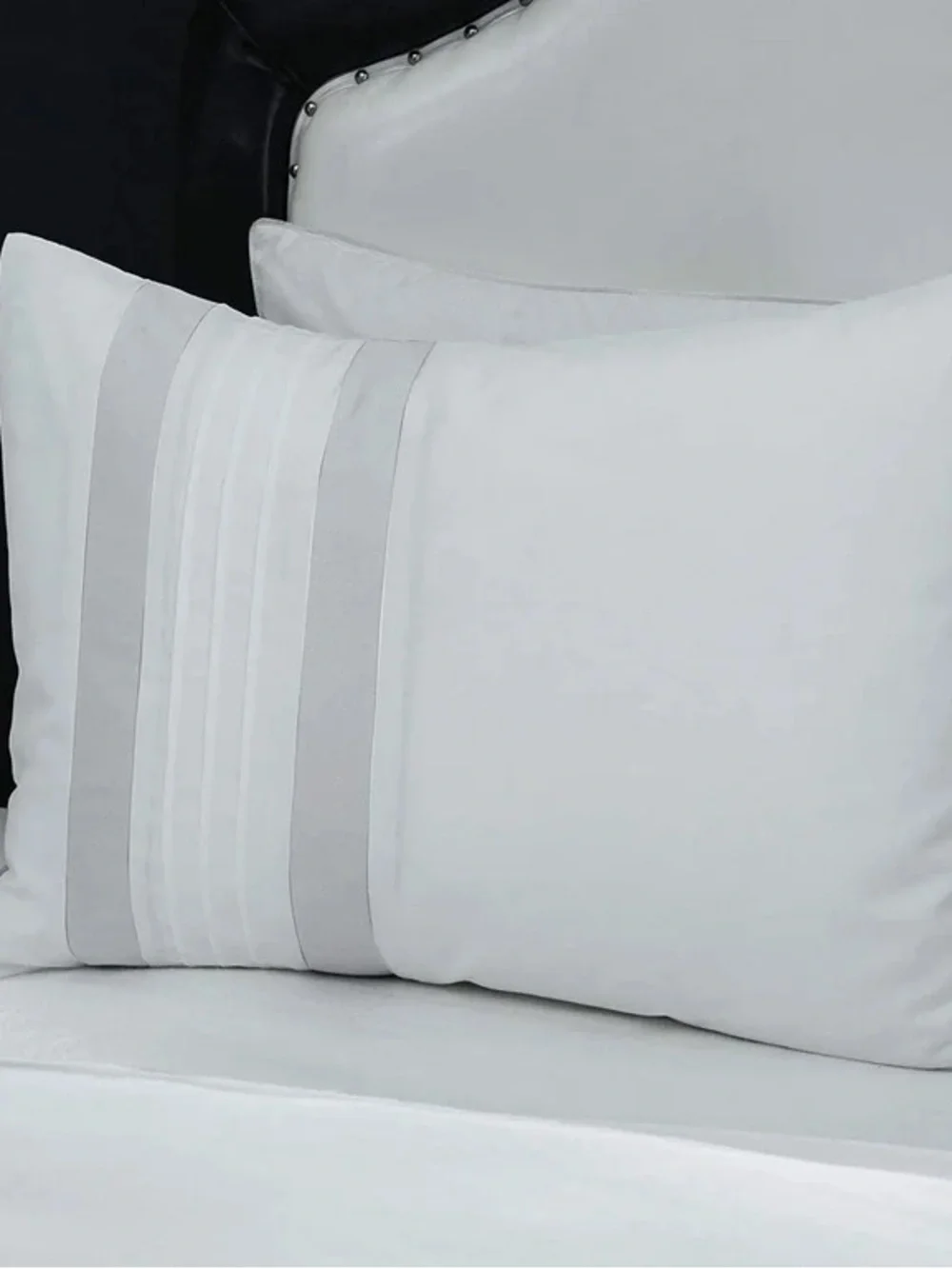Elegant Gray & White Geometric Queen 3 piece Comforter Set